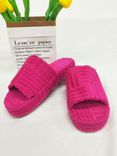 Pantuflas de tela de toalla con suela gruesa y punta redonda
